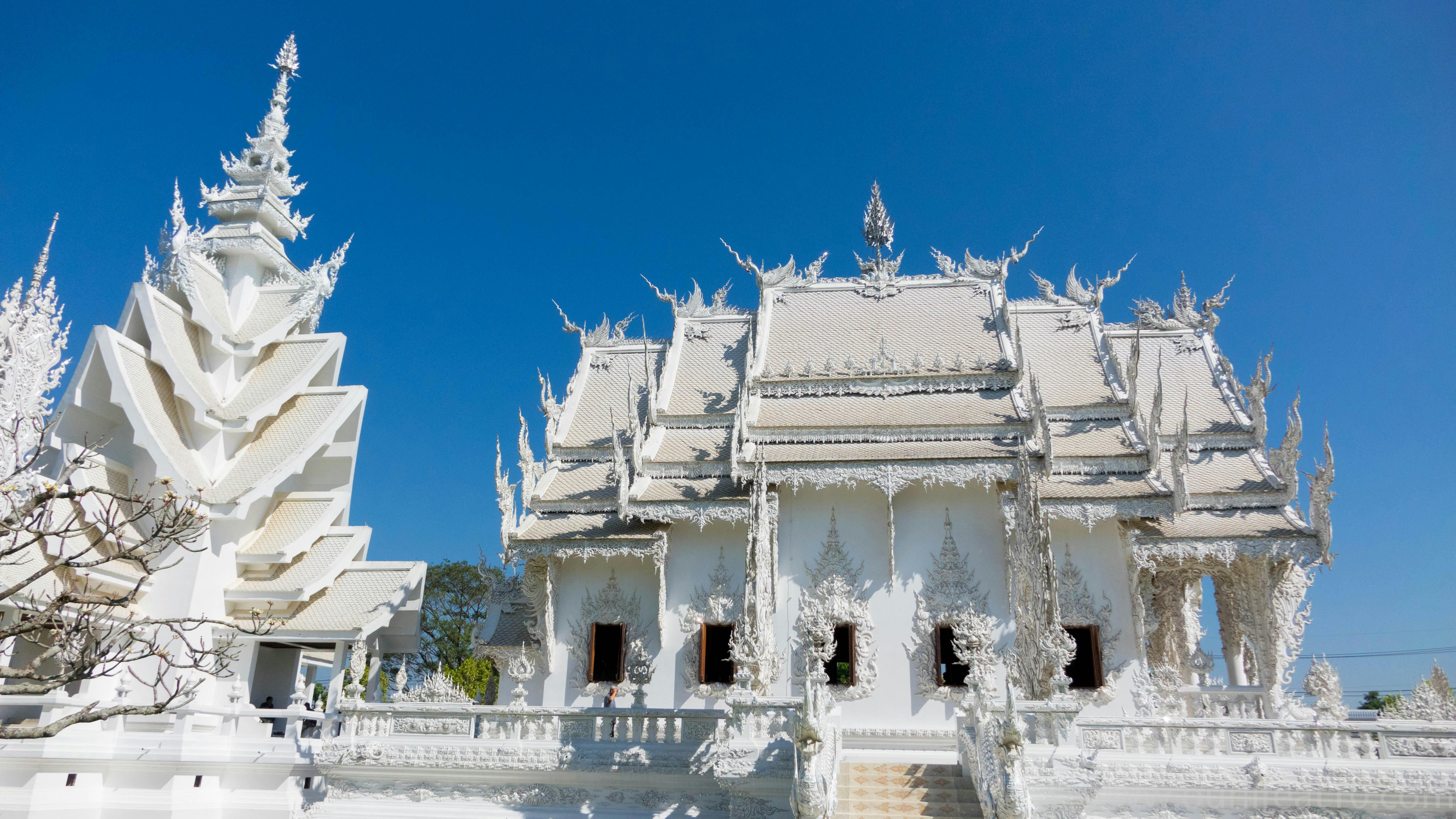 The Central Ubosot (Main Hall)